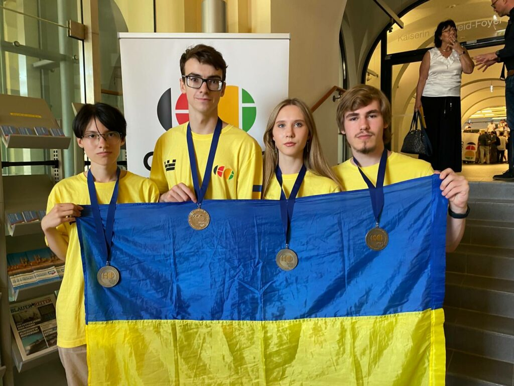 Зліва направо: Дарина Карпенко, Андрій Смутчак, Аліса Потьомкіна, Андрій Столітній