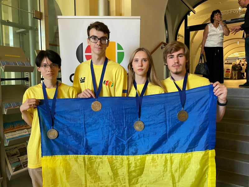 Зліва направо: Дарина Карпенко, Андрій Смутчак, Аліса Потьомкіна, Андрій Столітній