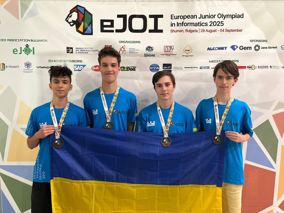 Зліва направо: Андрій Кузьма, Роман Садовніков, Владислав Халін, Владислав Винник