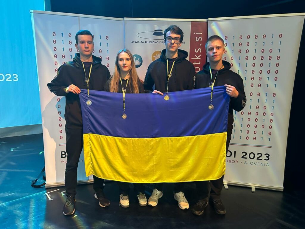 Зліва направо: Ігнат Жаріхін, Аліса Потьомкіна, Андрій Смутчак, Денис Терещенко