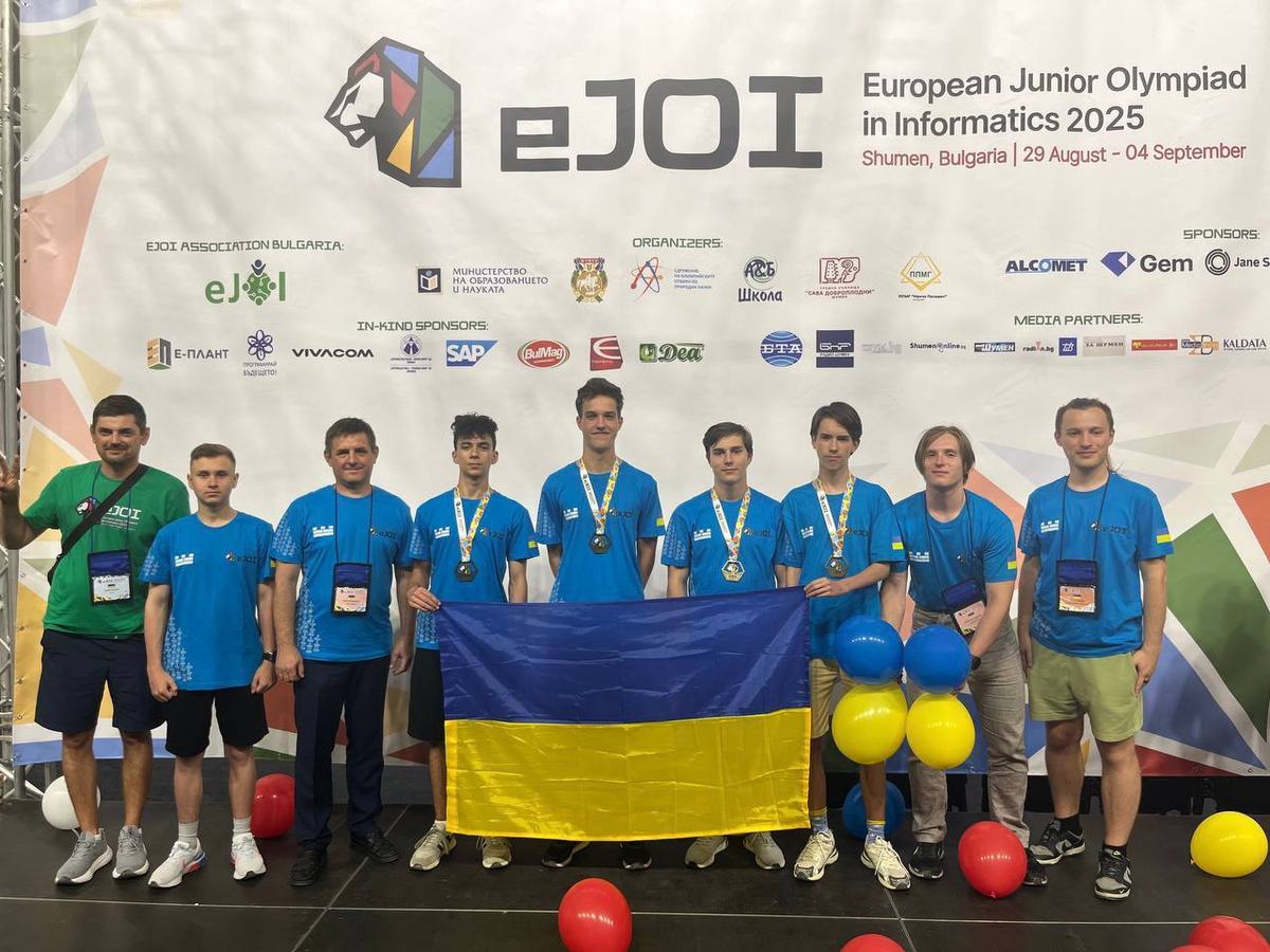 Зліва направо: Сергій Винник, Ілля Пермяков, Сергій Жуковський, Андрій Кузьма, Роман Садовніков, Владислав Халін, Владислав Винник, Костянтин Савчук, Антон Ципко