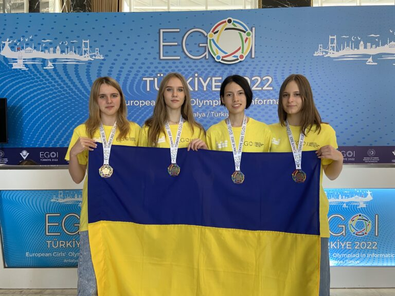 Зліва направо: Юлія Татарінова, Аліса Потьомкіна, Дарина Карпенко, Уляна Маланяк