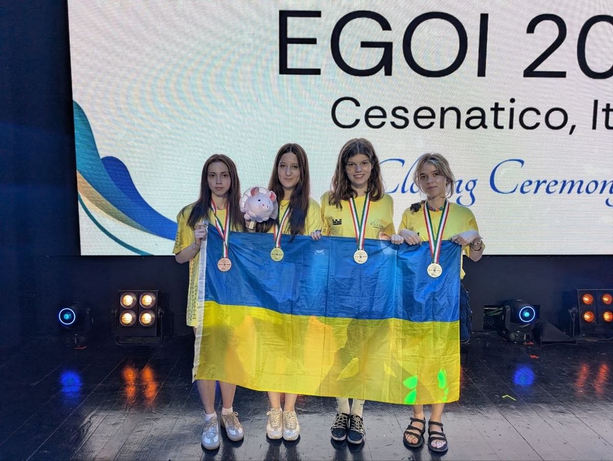 Зліва направо: Тетяна Задніпровська, Дар'я Перекопська, Марія Рапіна, Анастасія Яремко