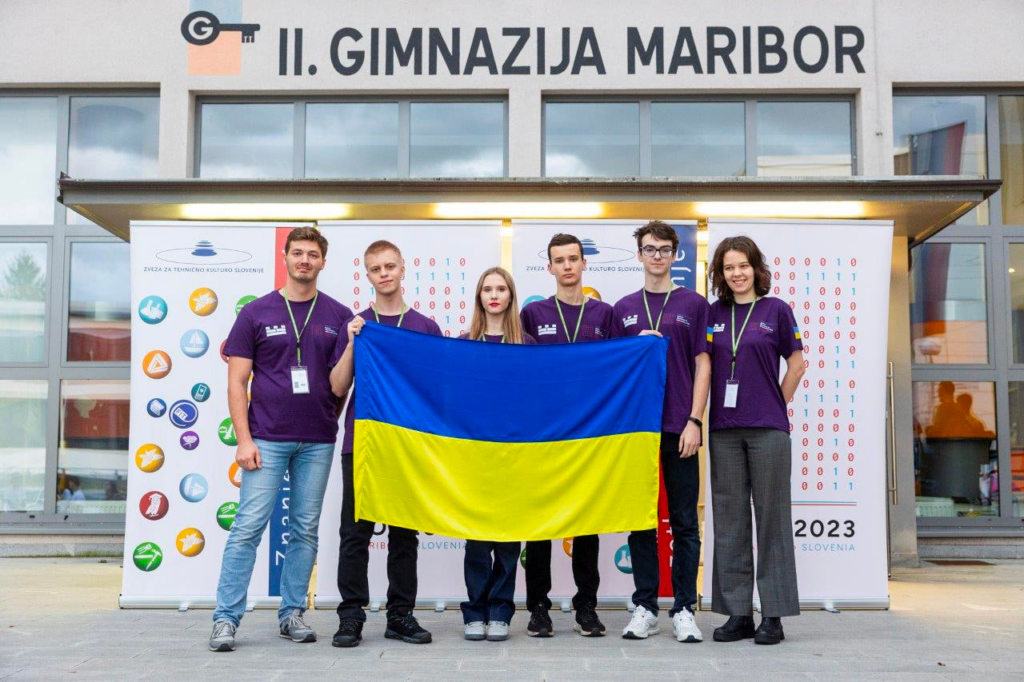 Зліва направо: Сергій Колодяжний, Денис Терещенко, Аліса Потьомкіна, Ігнат Жаріхін, Андрій Смутчак, Меліса Галіба