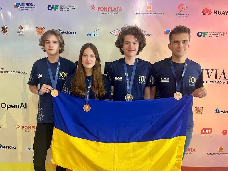 Зліва направо: Степан Сімак, Дар'я Перекопська, Валерій Ковнацький, Ілля Шевченко