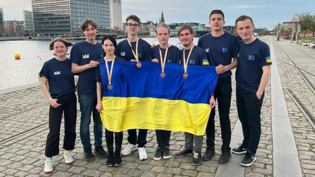 Зліва направо: Софія Павлова, Олександр Тимкович, Дарина Карпенко, Андрій Смутчак, Ярослав Паращій, Андрій Столітній, Олександр Козловський, Антон Ципко
