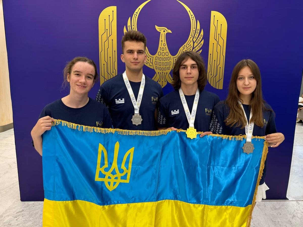 Зліва направо: Дар'я Лобас, Ілля Шевченко, Владислав Халін, Дар'я Перекопська